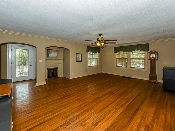 4th image of 411 S Cedar St