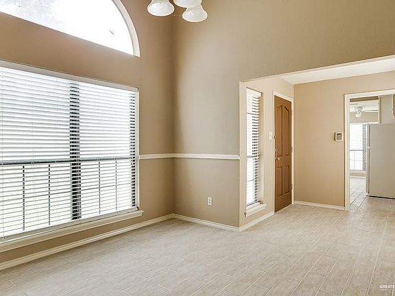 2nd image of 709 Brazos Cir #Ut-8