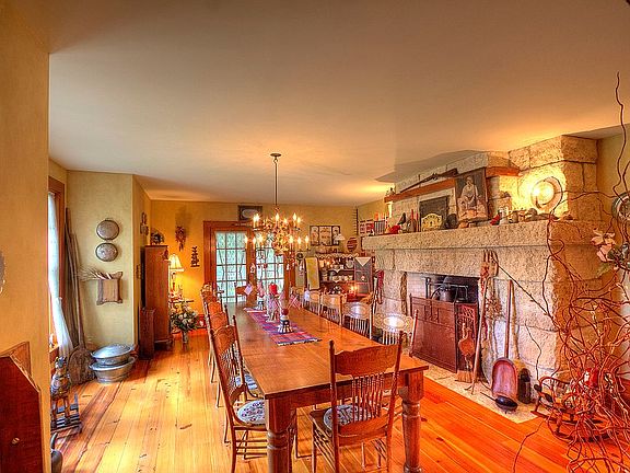 3rd image of 28650 Wildwood Ln