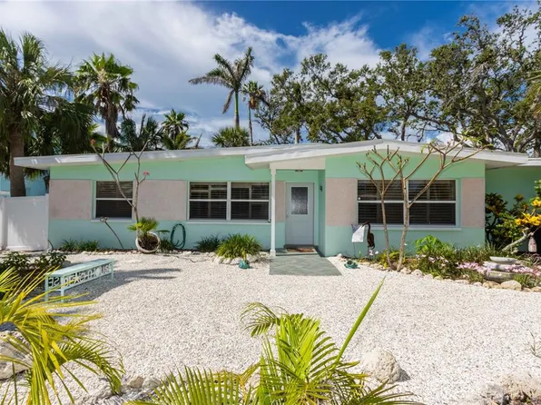 112 7th St, Belleair Beach, FL 33786