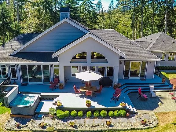 2nd image of 3995 SE Camano Dr