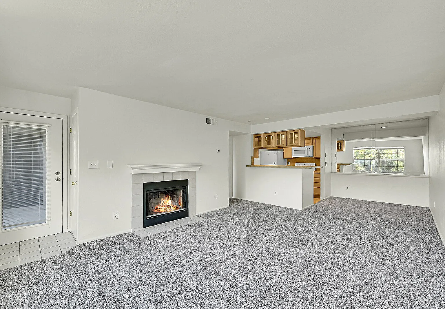 1 bed, 1.0 bath, 700 sqft, $1,596 — Photo 1