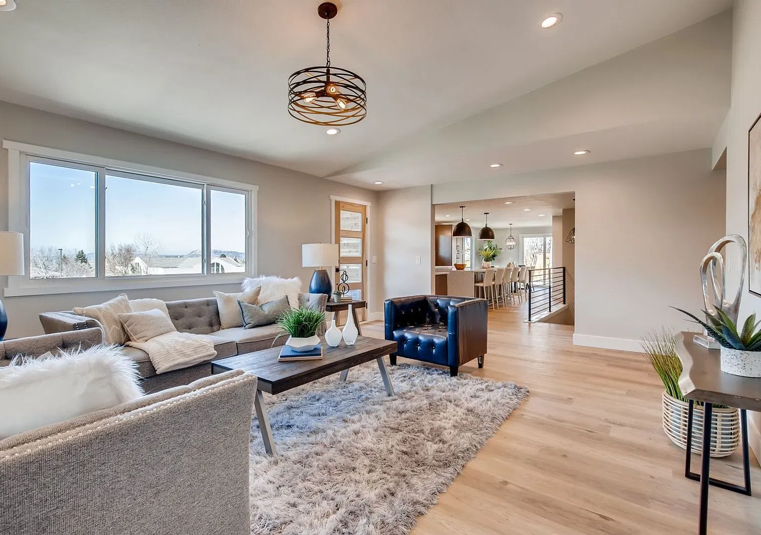Spacious 4-Bedroom Castle Rock Home + Office & Finished Basement — Photo 4