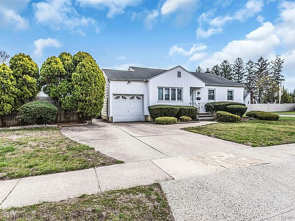 2nd image of 80 Knickerbocker Road N