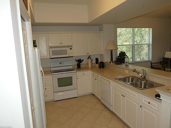 3rd image of 10550 Amiata Way APT 301