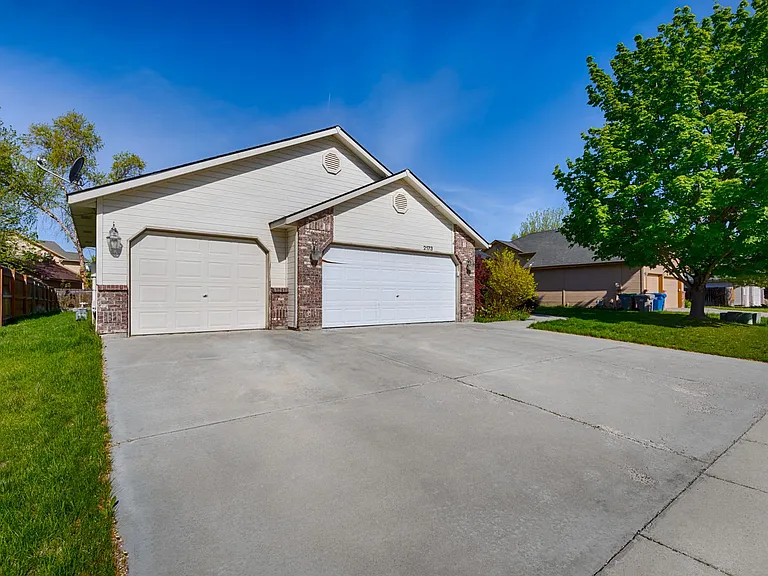 2173 S Petra Ave — Photo 2