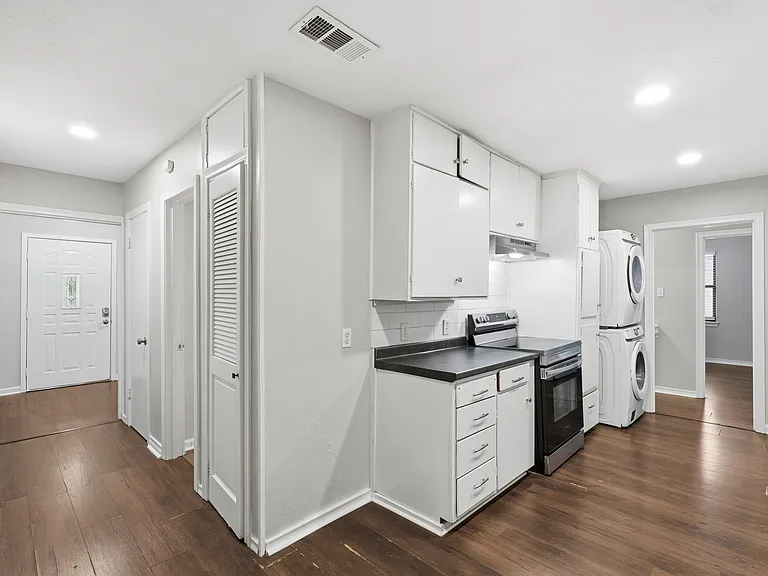 1510 Juanita Dr — Photo 10