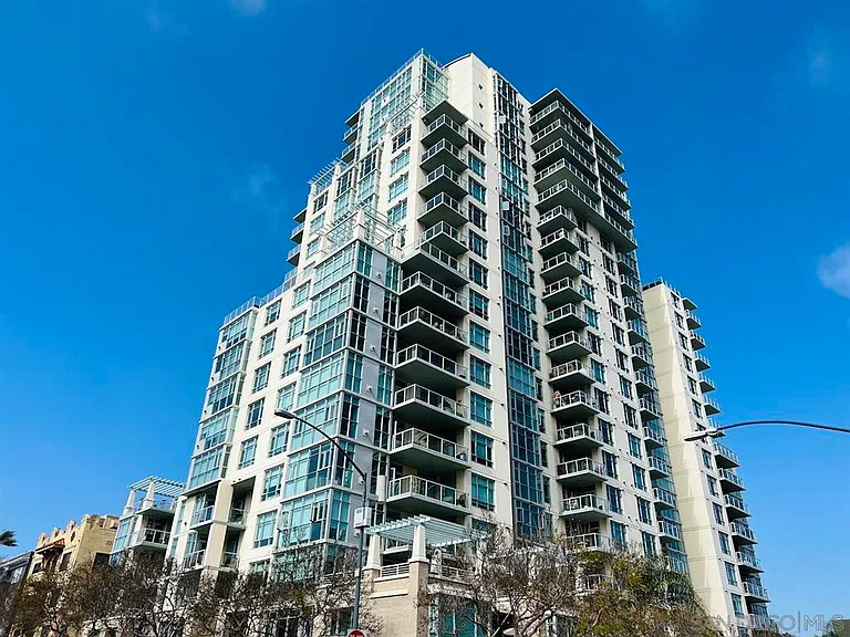 850 Beech St #704 — Photo 1