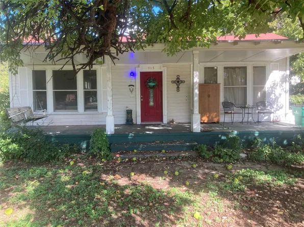 915 Cherry St, Graham, TX 76450