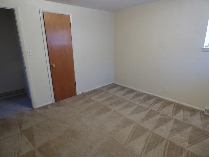 1083 Winona Dr — Photo 9