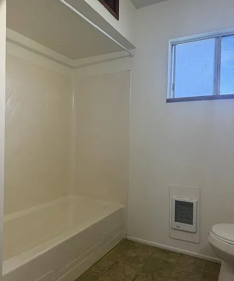 316 NE C St — Photo 2