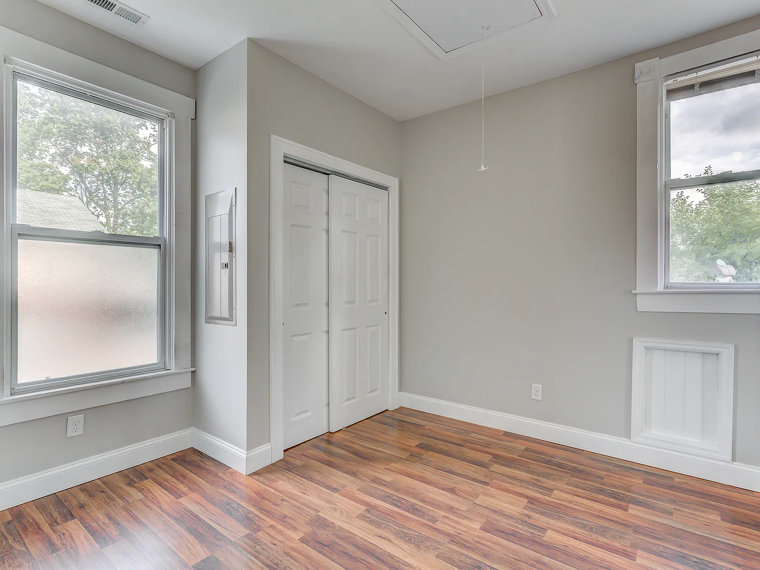 217 W Collins St - B — Photo 3