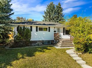 1048 SE 39th Ave NW, Calgary, AB T2K0E1