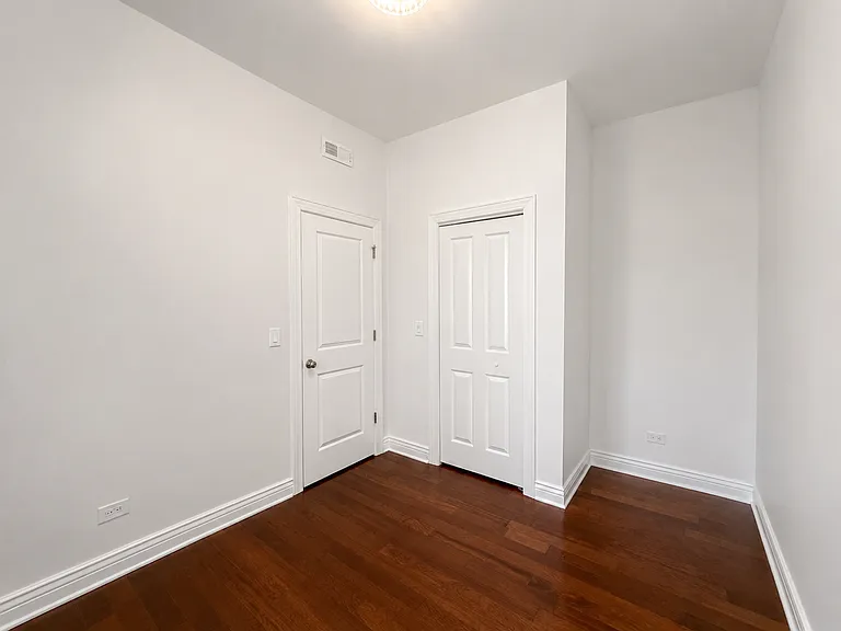 1946 W Bradley Pl #2W — Photo 9