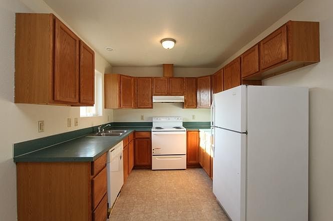 2nd image of 289 17th Ave