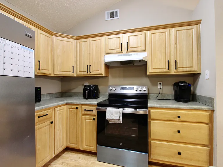 220 Tiffot Ct — Photo 9