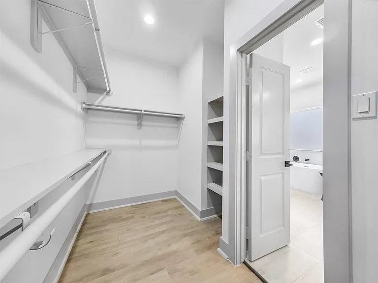2410 Vaughn St #E — Photo 27