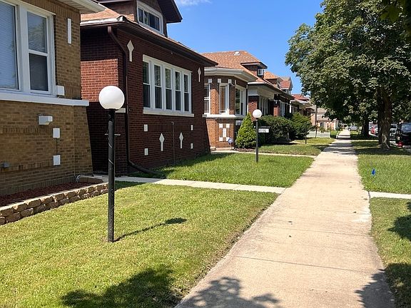 3rd image of 8340 S Paxton Ave