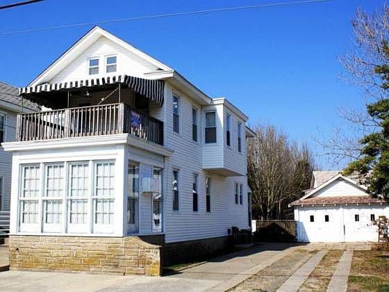 1st image of 711 North St