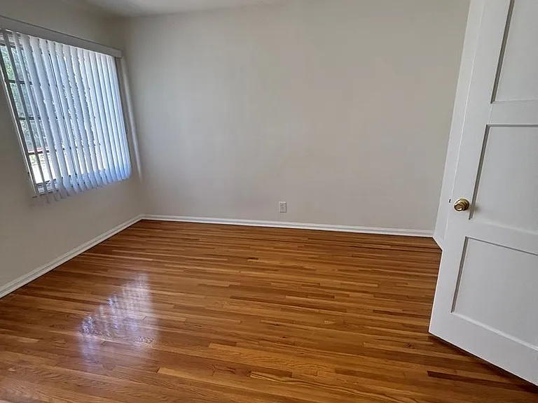 1227 N Crescent Heights Blvd — Photo 3