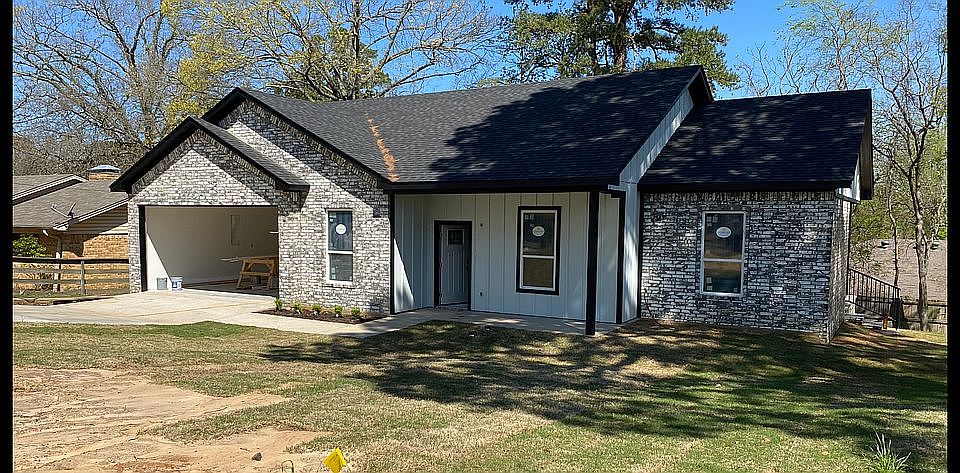 1st image of 3920 Wakefield Dr