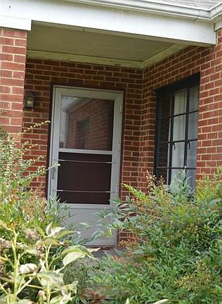 3rd image of 25403 Ford Ave