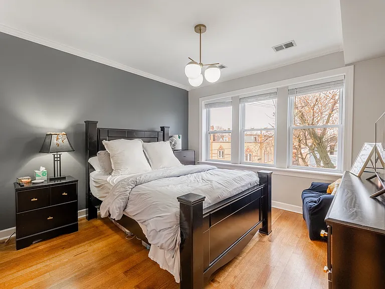 3214 W Berteau Ave #2 — Photo 5