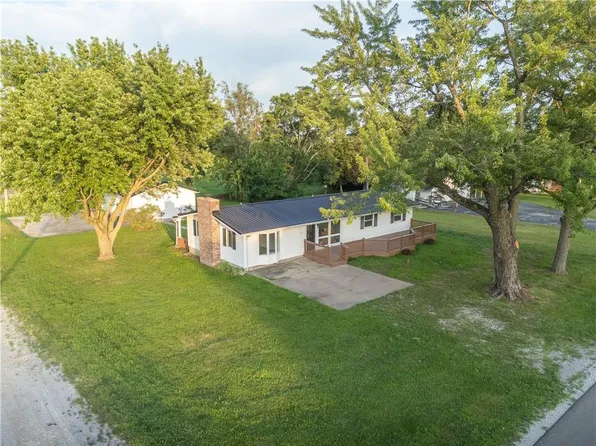 420 S 8th St, Breckenridge, MO 64625