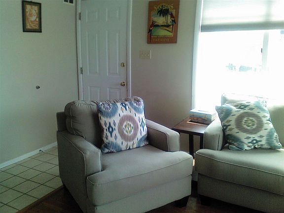 4th image of 354 43rd Pl APT 1G