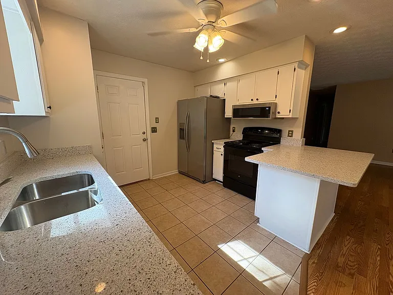 133 John Glenn Dr — Photo 6