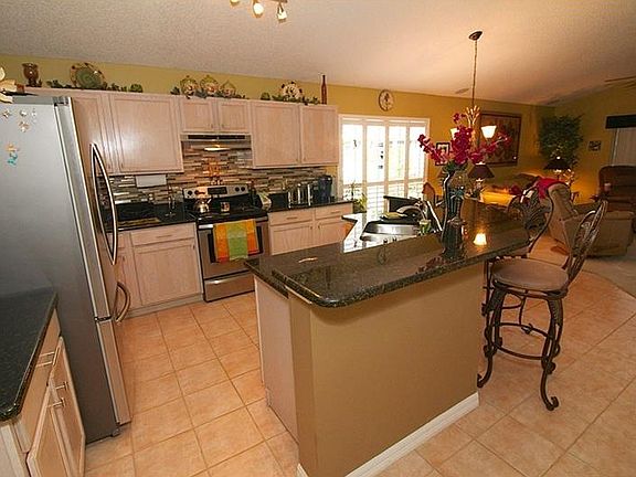 5th image of 144 Easton Cir