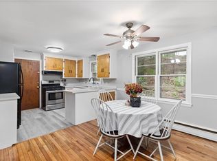 8 Manor Dr, Coventry, RI 02816