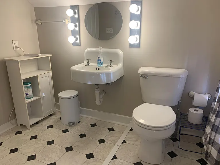 Second floor full bathroom