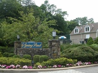 7 Spring Pond Dr, Ossining, NY 10562