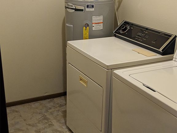 2nd image of 7984 Gladys Ave APT 06