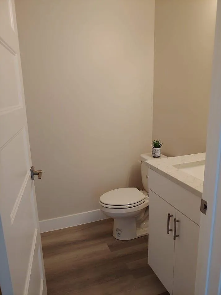 3 bed, 2.5 bath, 1604 sqft, $1,990 — Photo 3