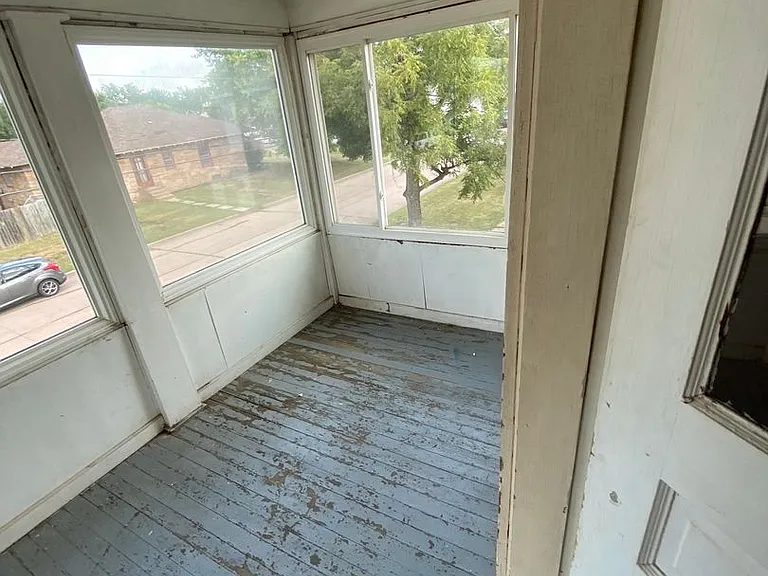 411-411 1/2 N. Clay, Hoisington — Photo 11