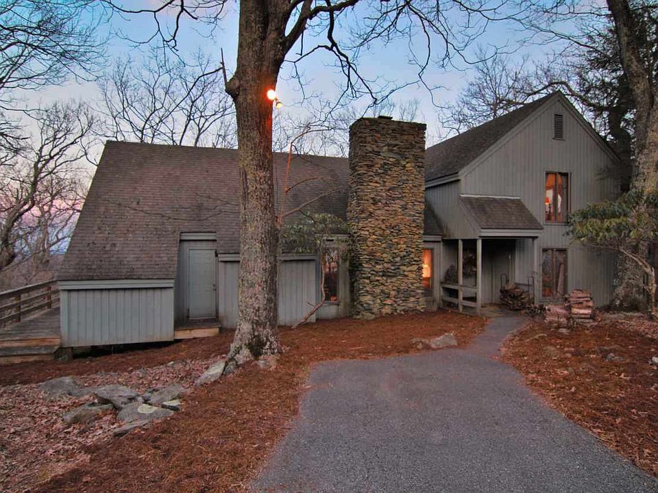 2nd image of 594 Blackrock Cir
