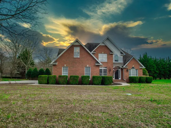 304 Albemarle Dr, Tullahoma, TN 37388