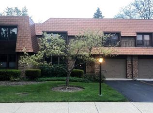 3944 Dundee Rd, Northbrook, IL 60062