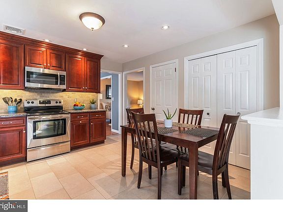 4th image of 212 Wren Ct
