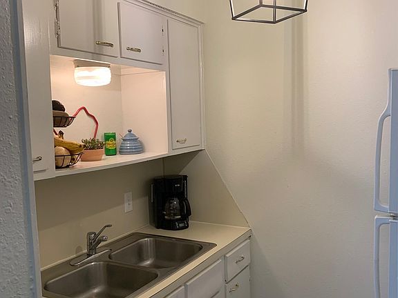 4th image of 5623 Woodrow Ave APT 7