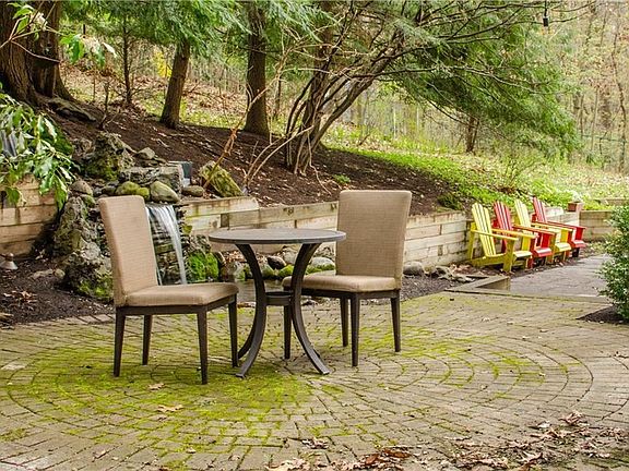 4th image of 5 Great Oak Ln