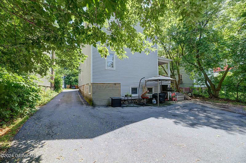 2nd image of 8 Montgomery Street