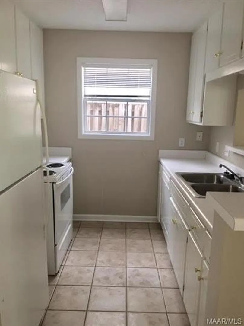 Building Photo - 218 Foxchase Ln