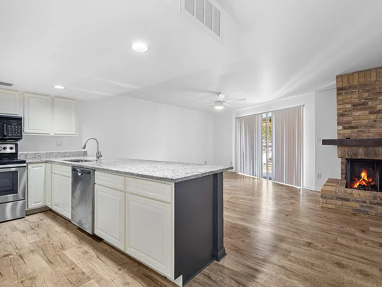 438 Yacht Club Dr #C — Photo 1