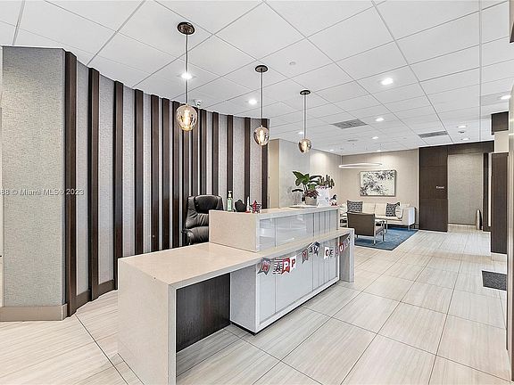 3rd image of 90 Edgewater Dr #Penthouse 22