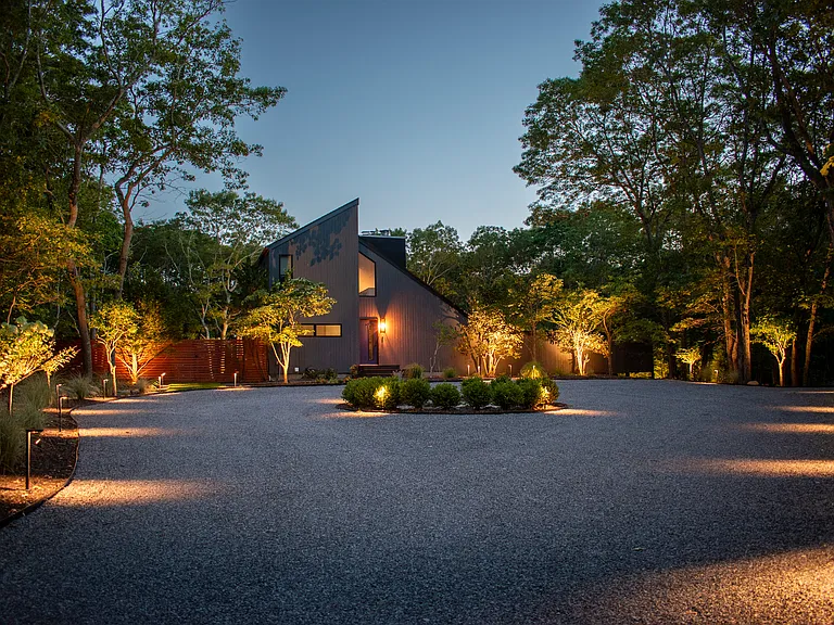 14 Rosemaries Ln — Photo 1