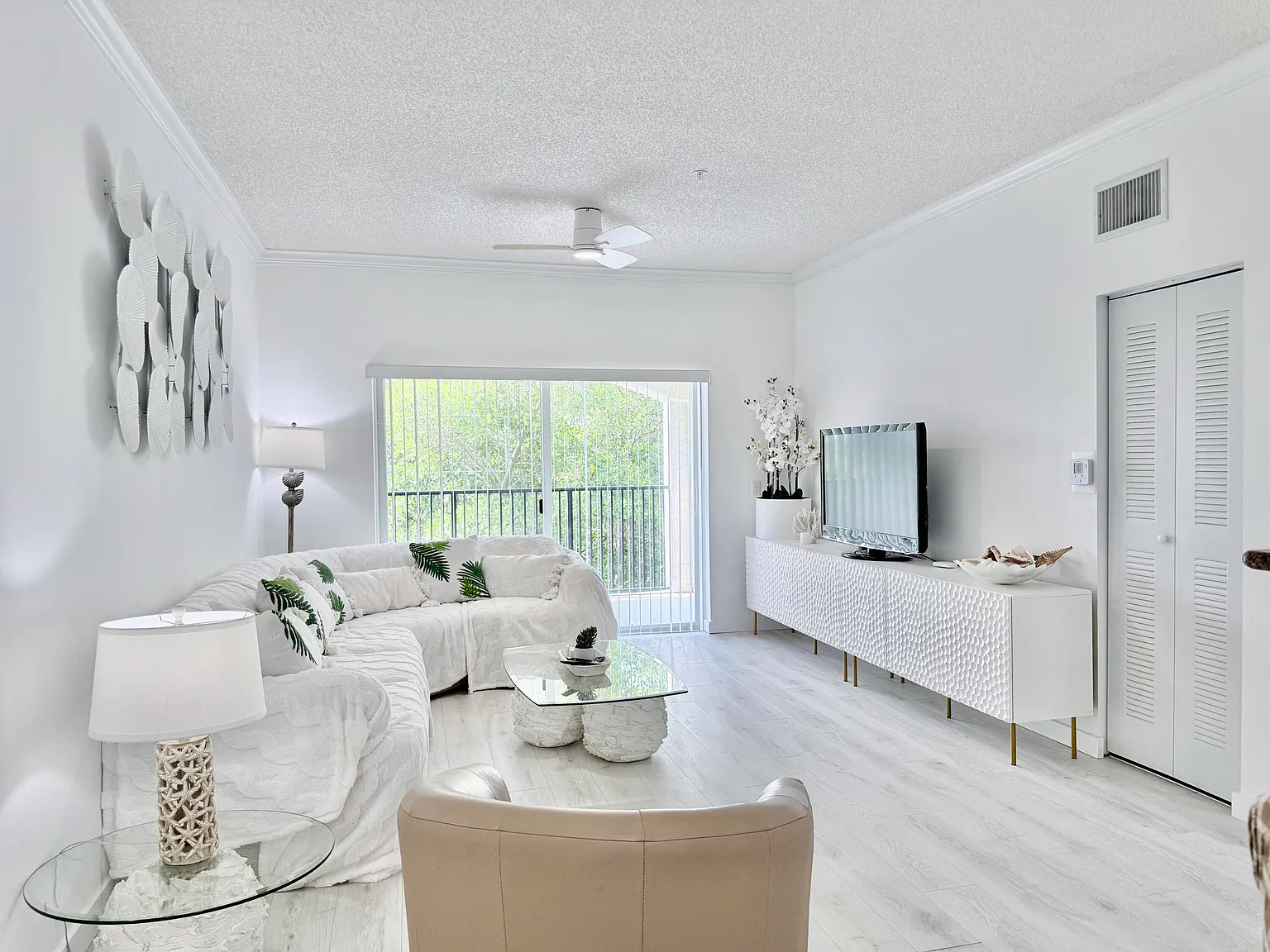 2 bed, 2.0 bath, 1131 sqft, $3,500 — Photo 3