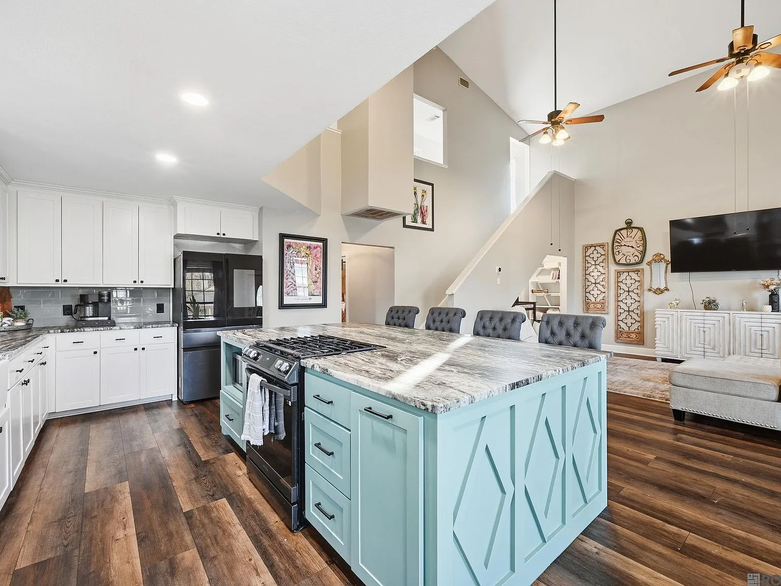 3 bed, 2112 sqft, $2,500 — Photo 4